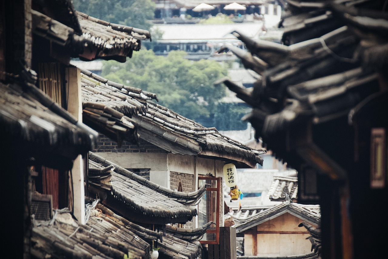 Strolling Chaozhou ancient city old town to Kaiyuan Temple through archway street